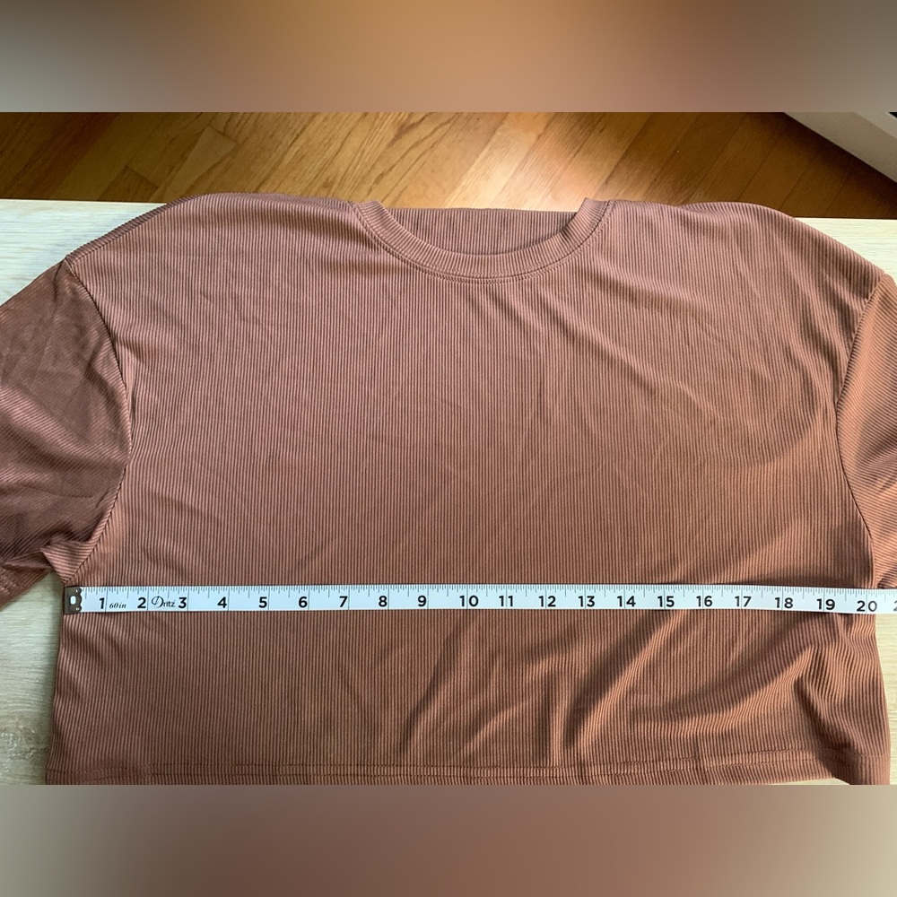 Women’s Brown, Crew Neck, Short Sleeve, Ribbed Crop Top. Brand New-Never Worn. - Picture 3 of 5